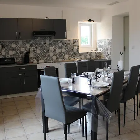 Maison Au Calme Avec Grand Jardin Et Confort En Charente Limousine - Fr-1-653-133 * Oradour-Fanais