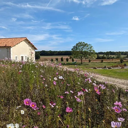 Maison Au Calme Avec Grand Jardin Et Confort En Charente Limousine - Fr-1-653-133 * Oradour-Fanais