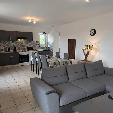 Maison Au Calme Avec Grand Jardin Et Confort En Charente Limousine - Fr-1-653-133 *