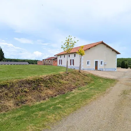 Maison Au Calme Avec Grand Jardin Et Confort En Charente Limousine - Fr-1-653-133 Nyaraló