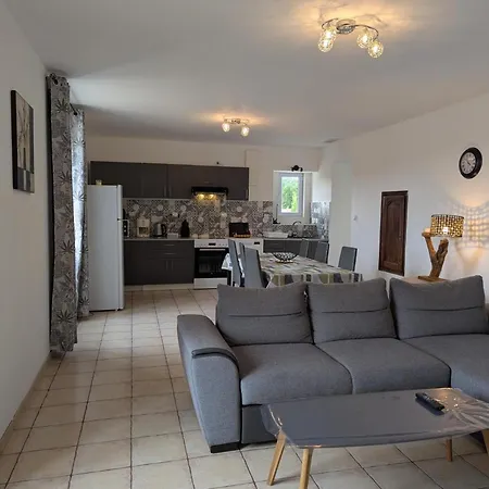 Maison Au Calme Avec Grand Jardin Et Confort En Charente Limousine - Fr-1-653-133