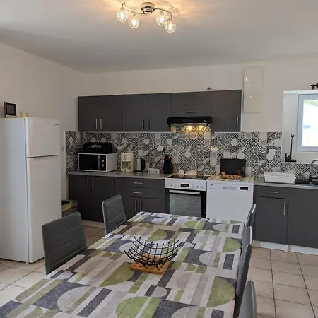 Maison Au Calme Avec Grand Jardin Et Confort En Charente Limousine - Fr-1-653-133 Oradour-Fanais