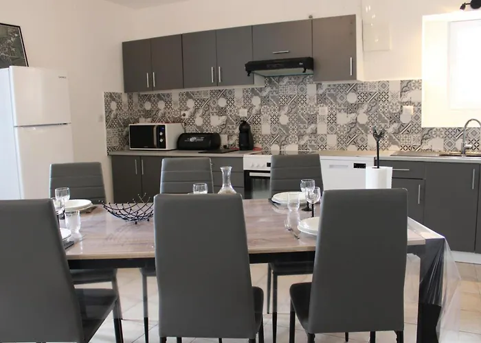 Maison Au Calme Avec Grand Jardin Et Confort En Charente Limousine - Fr-1-653-133 *